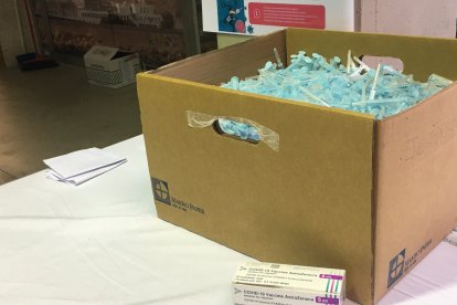 Un envase con dosis de AstraZeneca en el Palacio.