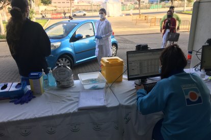 Este 8 de abril se vacuna con AstraZeneca y Pfizer.