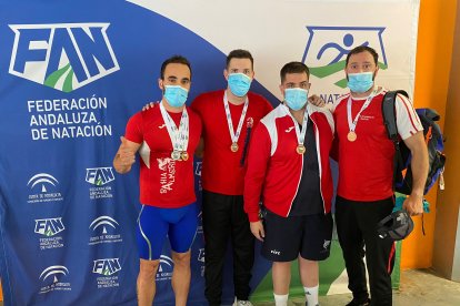 Grandes nadadores del CN Máster Bahía de Almería sigue brillando.