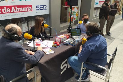 Carmen Cardila de Vicasol y Daniel de restaurante El Travieso han pasado por el programa de SER Almería.