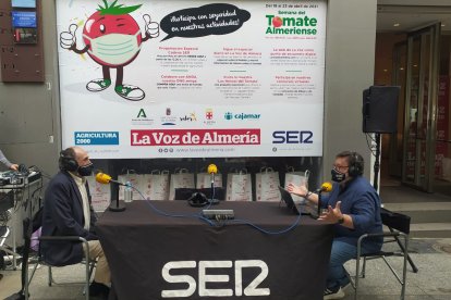 Jacinto Castillo y Alfredo Casas en el set de la SER.