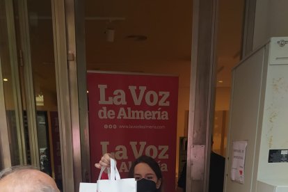 Colas para conseguir su bolsa.