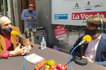 Juan Francisco Rojas, de Vox, charla con Jacinto Castillo.