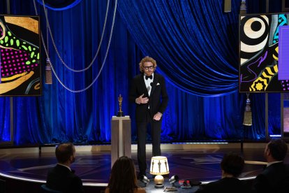 Erik Messerschmidt. mejor director de fotografía por Mank.