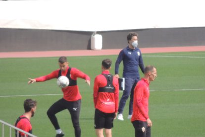 El nuevo inquilino del banquillo almeriense, en el Mediterráneo.