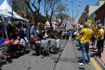 Huercalenses disfrutando de la Feria del Mediodía del año 2018.
