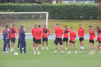 La charla en la hierba.