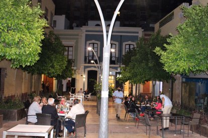 Las terrazas de los restaurante de la Plaza de Urrutia.