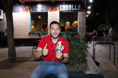 Un alto en la fiesta de la noche almeriense.