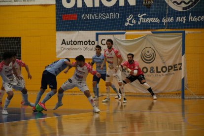 El partido tuvo un claro color celeste.