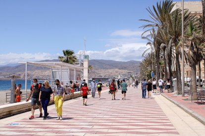 En el Paseo Marítimo de Almería.