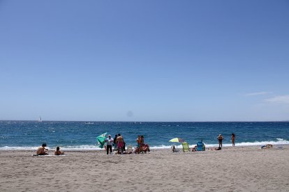 Las playas de la ciudad se llenaron de almerienses y visitantes.