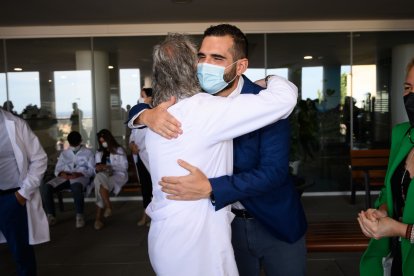 El gerente del Hospital Universitario Torrecárdenas, Manuel Vida, junto al alcalde de la capital.