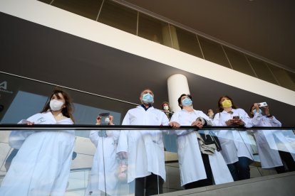 Sanitarios presentes en el acto de homenaje.