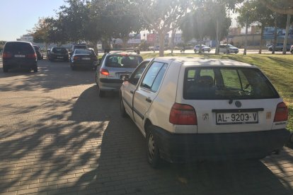 Cola de coches en el Palacio de los Juegos.