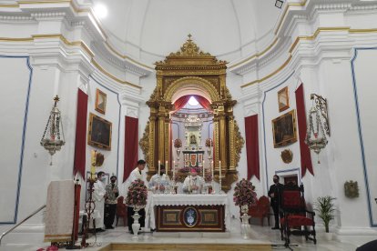 Altar mayor del santuario del Saliente.