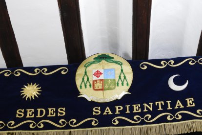 Nuevo dosel en el interior de la biblioteca.