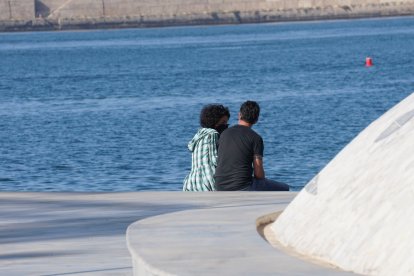 Patricia y Ángel momentos previos a dar comienzo la recogida de firmas