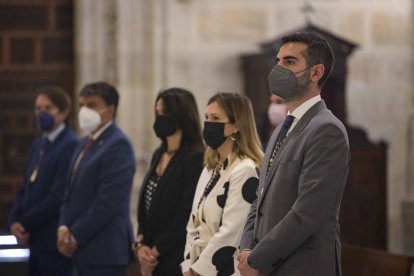 El alcalde y concejales del Ayuntamiento de Almería, en la Catedral.