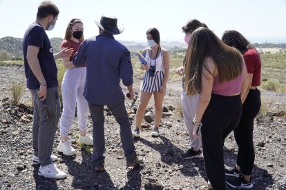 José María Calaforra impartió una clase a los alumnos de la UAL en la Geoda de Pulpí.