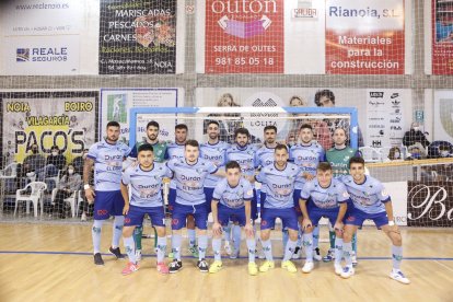 Los jugadores celestes posan antes del partido.
