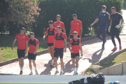 Los jugadores llegando al Anexo tras la sesión de vídeo.