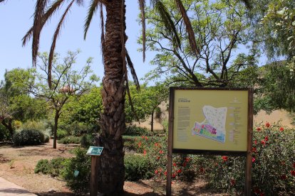 Cartel anunciador del Jardín Botánico de Rodalquilar.
