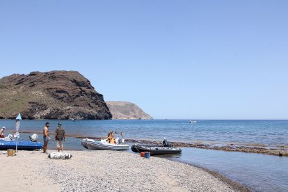 Zodiac y embarcaciones para recorrer las calas del Cabo de Gata.