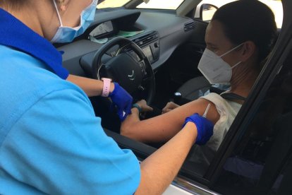 Profesionales esenciales ya reciben su segunda dosis.