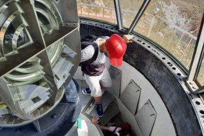 Interior del faro de Mesa Rodán.