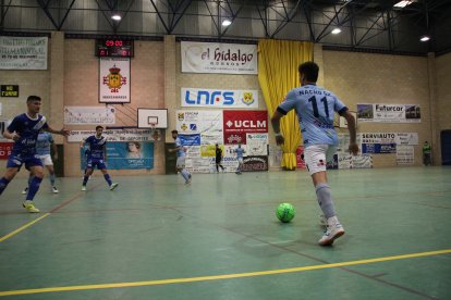 Dos equipos peleando por un ascenso de categoría.