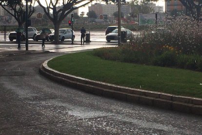 Primeras gotas del chubasco de este martes en la capital.