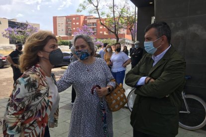 La concejal Paola Laynez junto a la ex concejal María Muñiz y el ex concejal Francisco Amizián