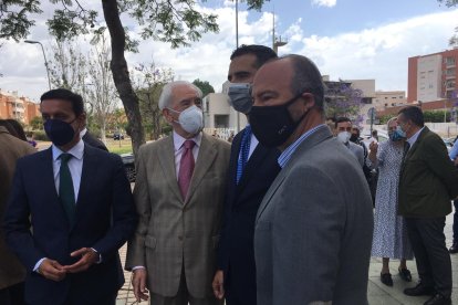 El presidente de Diputación, Javier A. García; Juan Megino, ex alcalde; Ramón Fernández-Pacheco, alcalde de Almería; Luis Rogelio Rodríguez-Comendador, senador, ex alcalde de Almería y ex presidente de la Diputación Provincial