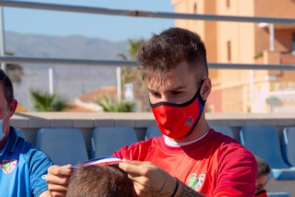 También fue el encargado de colocar las medallas.