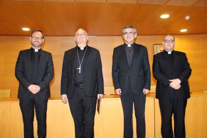 El vicario general, el obispo coadjutor, el vicario episcopal de pastoral y el canciller secretario general.
