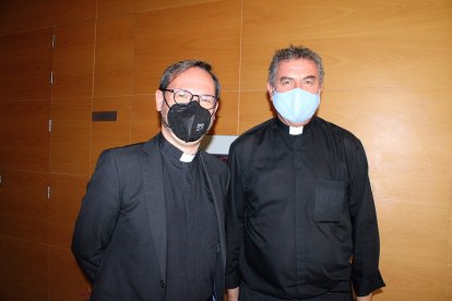 El vicario general junto al prefecto de pastoral de la Catedral de la Encarnación, Juan José Martín Campos.