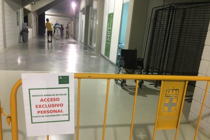 Acceso restringido en el Palacio de los Juegos Mediterráneos.