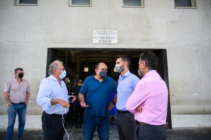 El alcalde de la capital, Ramón Fernández-Pacheco, visita la lonja.