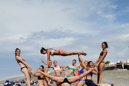 Una divertida imagen de un equipo campeón.