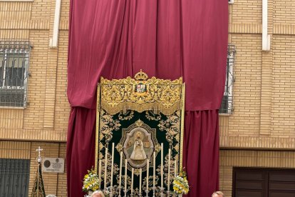 El jurado, en el altar de la Macarena.
