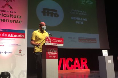 El Premio al Compromiso con el Sector es para Semillas Fitó. Recoge Carlos Fernández.
