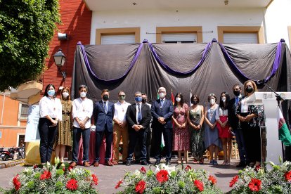 La Corporación Municipal de Huércal de Almería tras recibir su Medalla.