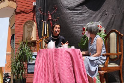 El homenajeado junto a su esposa y sus hijos.