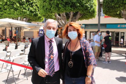 Junto a la concejala del PSOE del Ayuntamiento de Almería.