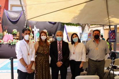 El homenajeado junto a los concejales del PSOE de Huércal de Almería.