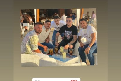 Lazo con sus hermanos.