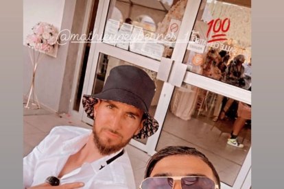 Peybernes con un amigo.