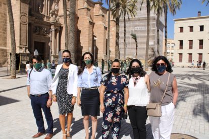 VOX en la Plaza de la Catedral donde se ubica la mesa petitoria de La Legión.
