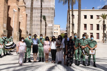 Caballeros legionarios y miembros de Vox.